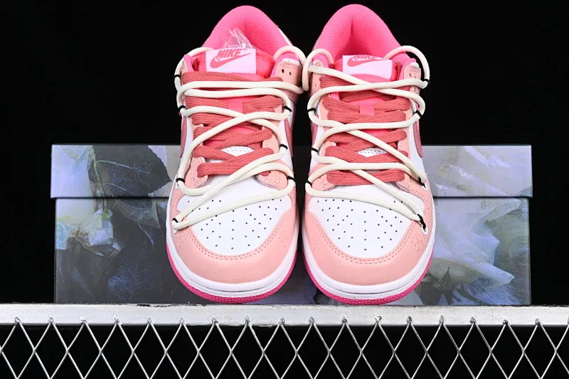 All Categories Nk SB Dunk Series Nk SB Dunk Low Low-top sneakers Nk Dunk Low Panda Prank Summer Theme Zhuyan Noodles Old Retro SB Strap Low-top Casual Shoes DZ5196-600